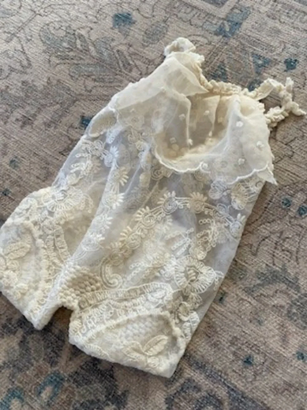 Newborn posing outfits